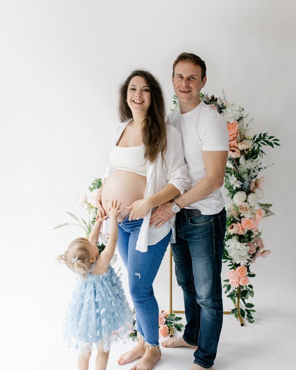 Pija with her family