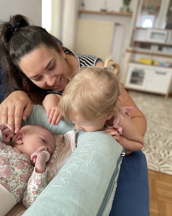 Pija with her two daughters